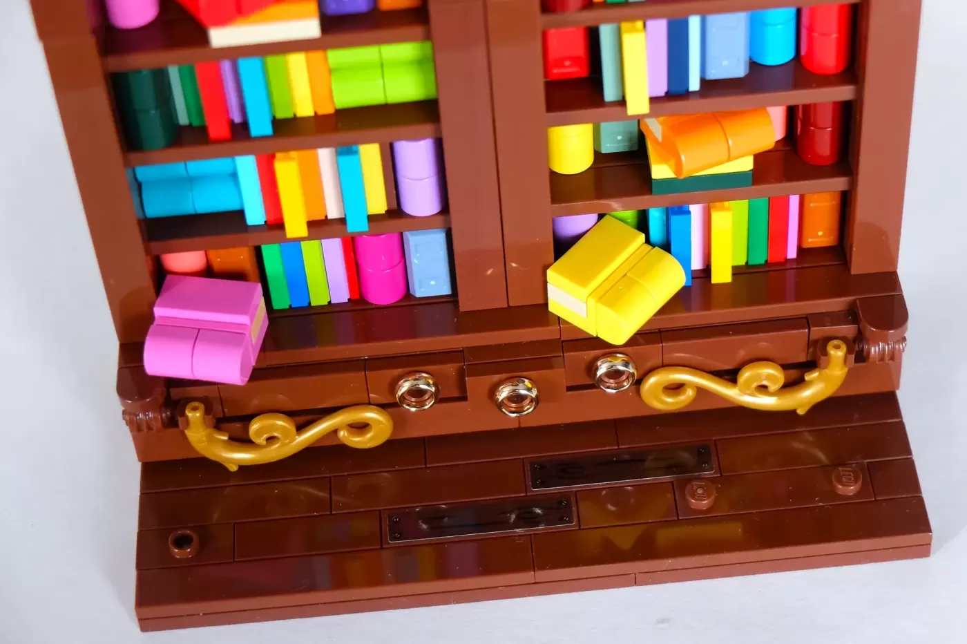 Cozy LEGO® Ideas Lighted Little Library Hits 10,000 Supporters (10000) — cozy lego ideas lighted little library hits suppo…