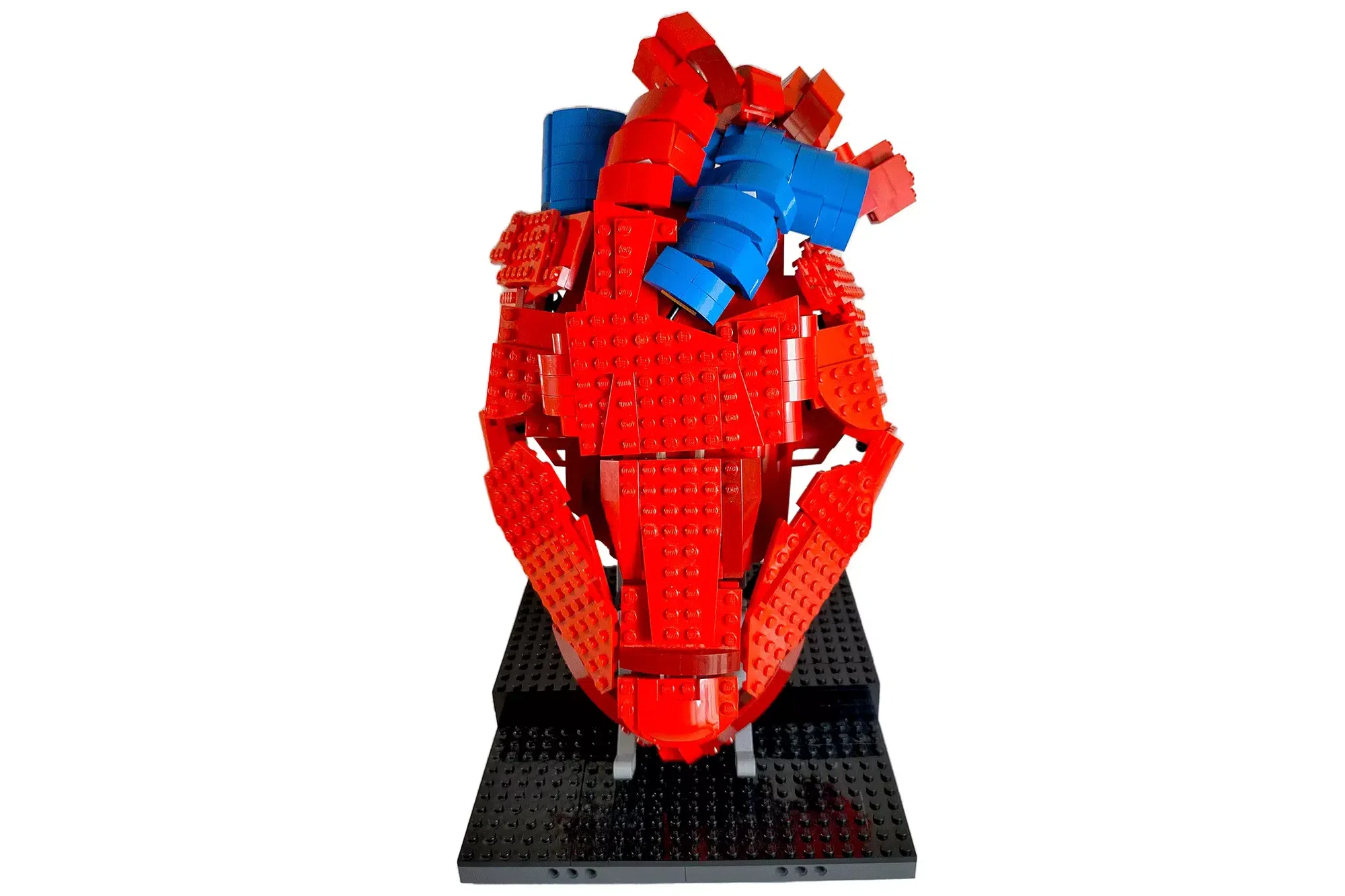 LEGO® Motorized Beating Heart - Uma Maravilha Médica em Peças que Bate a Sério