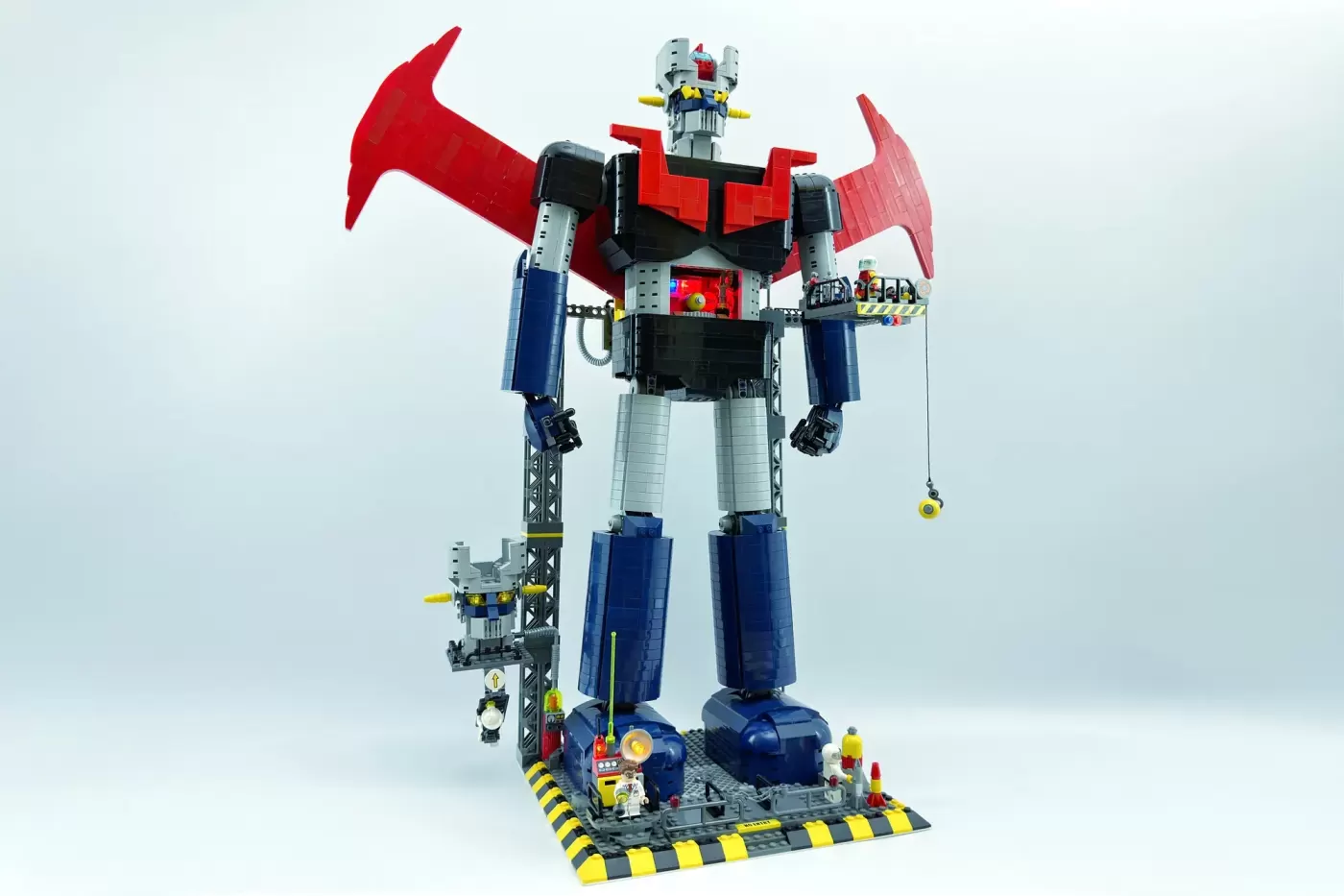Mazinger Z LEGO® Ideas Project Brings 3,210-Piece Mecha Giant to Life (3210) ,  contents