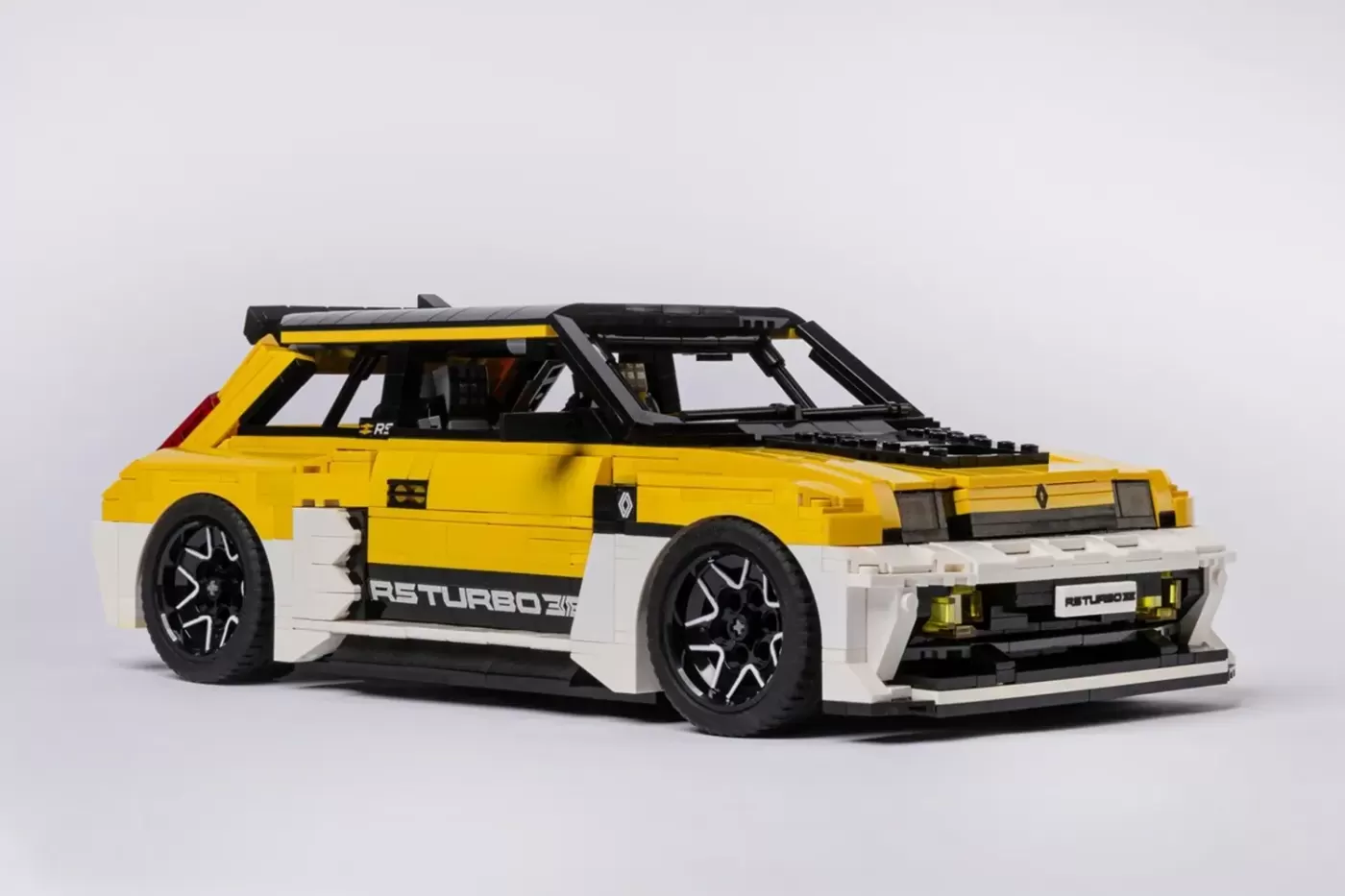 Renault 5 Turbo 3E em LEGO® Ideas - o pocket rocket elétrico à escala 1:12