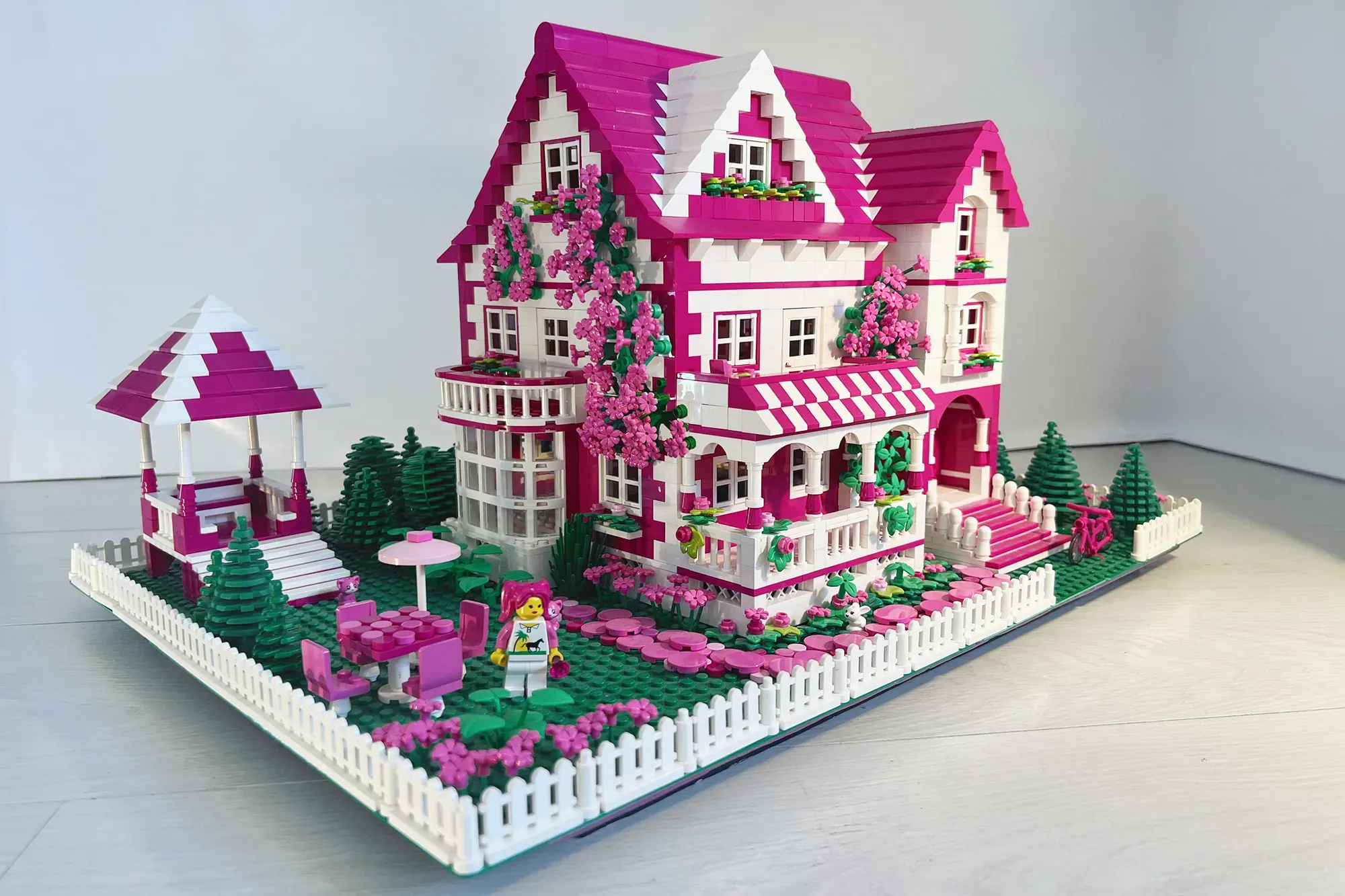 Strawberry Shortcake House - A Berry Sweet LEGO® Ideas Cottage With 4,809 Fans
